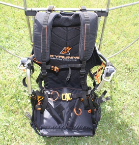 Harness for the paramotor with S-bars